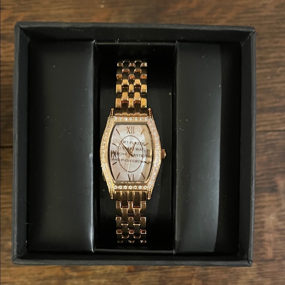 Elegant Gold Women's Watch